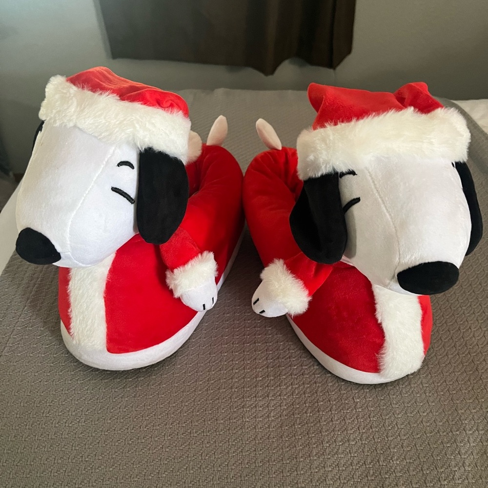 Snoopy slippers. Size 7-8 women’s. Condition: new